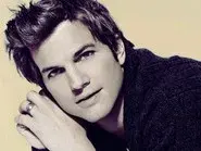 Ashton Kutcher/Them Crooked Vultures still