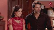 Khushi Tends to Arnav's Back still