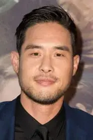 Raymond Lee
