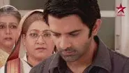 Arnav Supports Khushi still