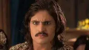 Salima medicates Jodha still