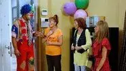 Un viaje, un payaso y un geriátrico en el ático still