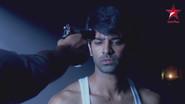 Arnav Surrenders to Kidnappers still