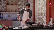 Arnav Prepares Jalebis still